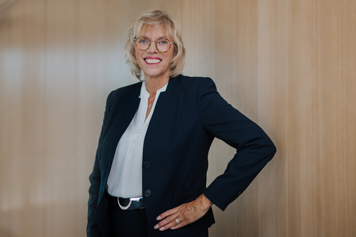 Sabine Härtl, Head of Product & Sales Management   Produktspezialistin Versicherungen und White-Label-Produkte