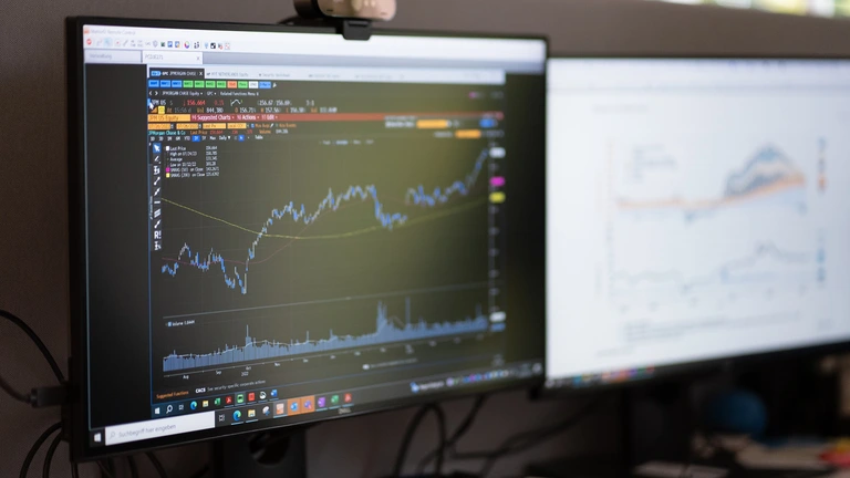 Screens with fund prices