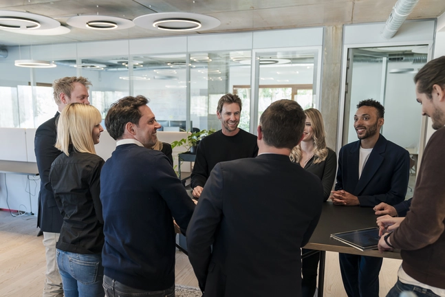Solidvest employees in casual conversation with DJE board member Dr. Jan Ehrhardt